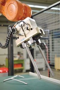 Flexible cable carriers for reliable robotic automation