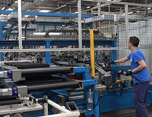 Inductive sensors check the presence and position of workpiece carriers