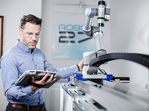 Thomson introduces first collaborative 7th axis with collision detection