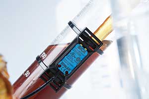 Sick is on the level with its CQF capacitive sensor