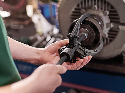 How to avoid damage during mounting and optimally align machines