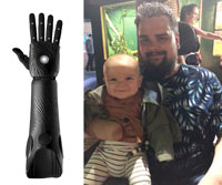 Amputee bonds with son thanks to 3D printed bionic hand
