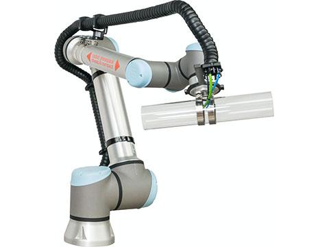 Prevent loopage on your cobot with Igus triflex robotic chains