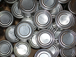 Check cans inside a box using Contrinex long-range analogue inductives
