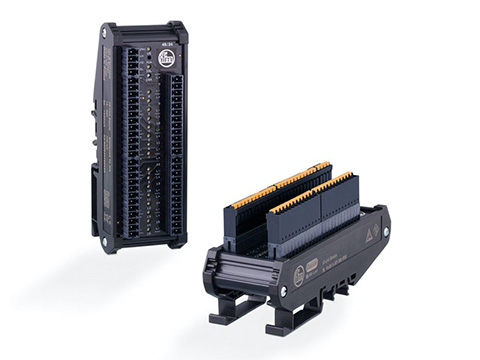 Space-saving IO-Link I/O module for control cabinets