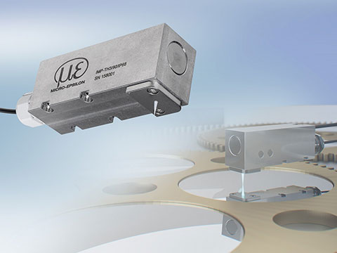 Robust white light interferometer with 90 degree beam path