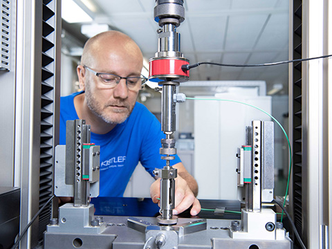 New service for piezoelectric force sensors and measuring chains