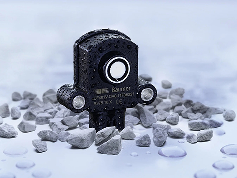 Robust ultrasonic sensor meets the challenges of monitoring mobile machinery