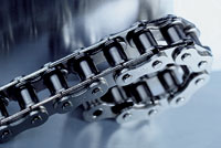 Anti-backbend chains transmit tensile and compressive force