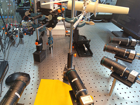 IDS multi-camera imaging reveals the 3D structure of highly dynamic plasma jets