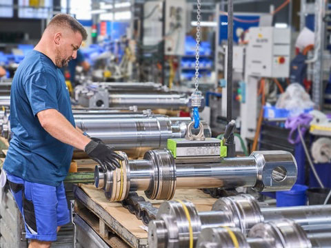 WEBER-HYDRAULIK strengthens its expertise in larger-dimension hydraulic cylinders