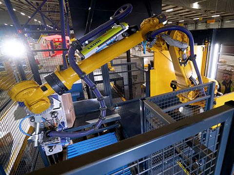 Intelligent robotic vision system destacks up to 800 objects per hour