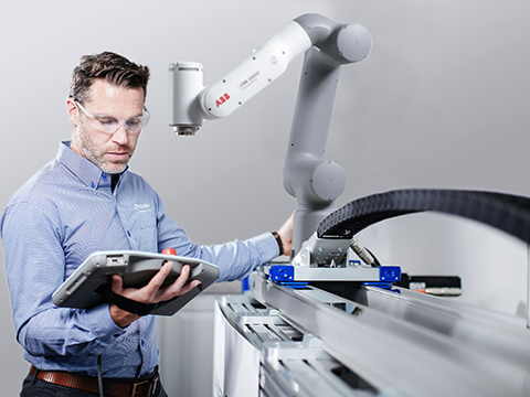 Regal Rexnord and ABB Robotics collaborate for seamless integration of cobot 7th axes