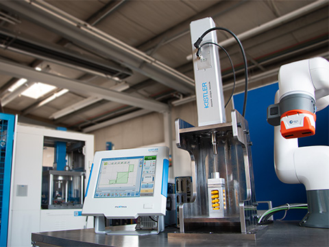 Compact servo press instead of pneumatic: with force-displacement monitoring for joining