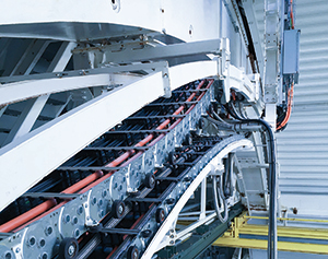 Cable carriers especially for telescopes