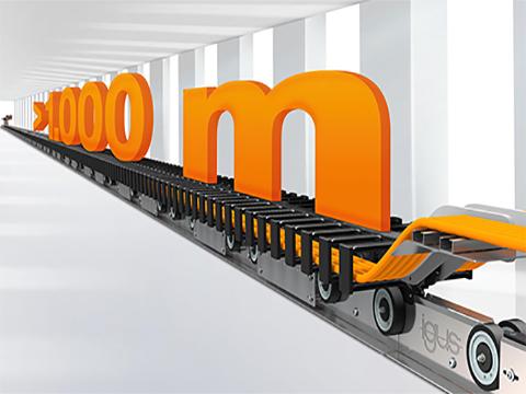 World’s first driven e-chain system for very long travels