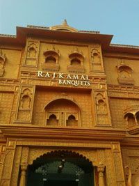 Smooth carriage for diners at New Delhi Banquet Hall