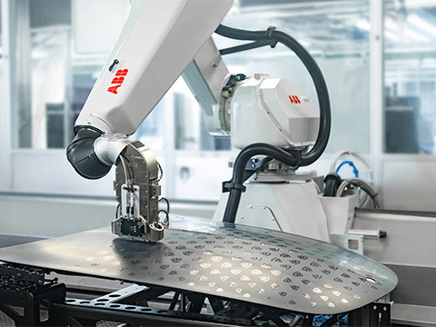ABB PixelPaint brings exclusive and sustainable paint finishes to Mercedes-Benz