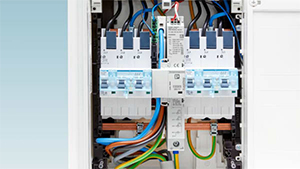Combined lightning current and surge arrester for the meter panel